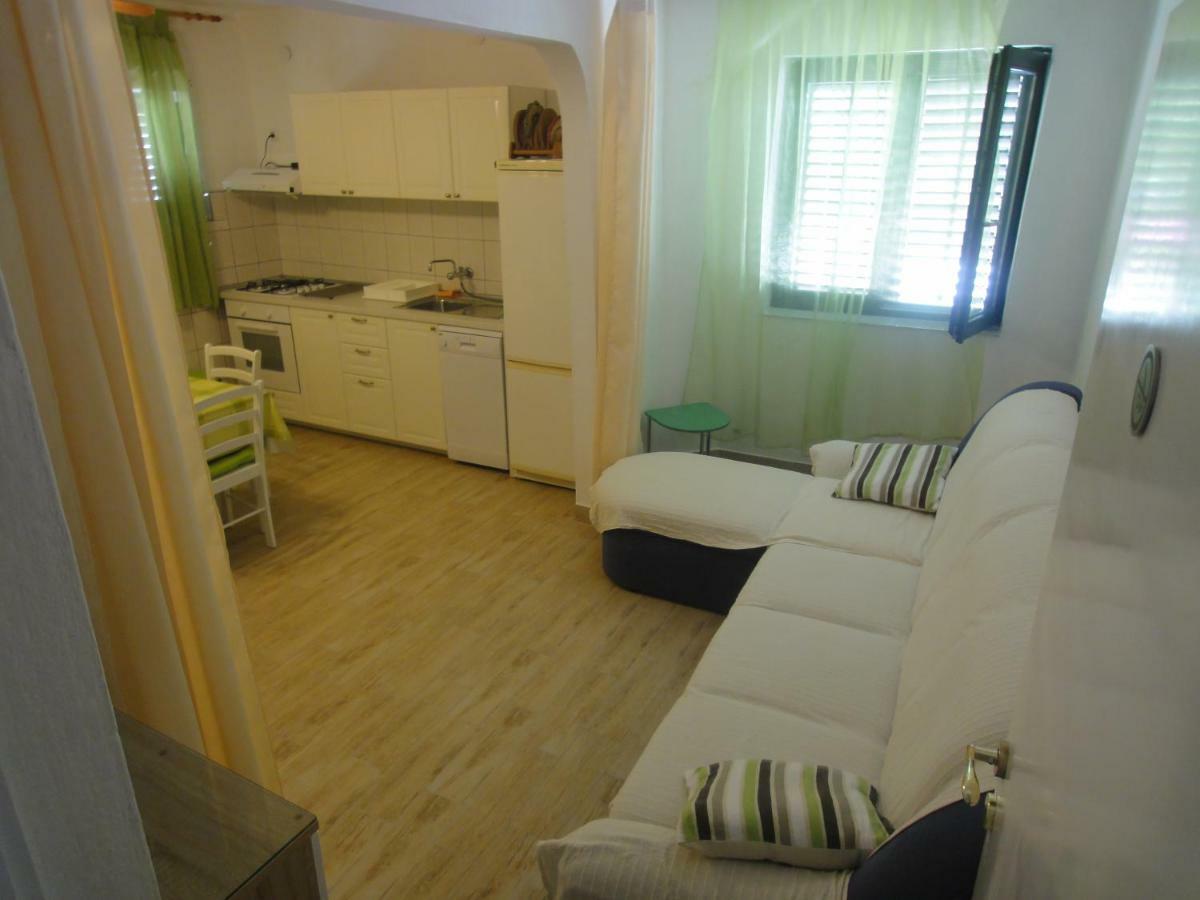 Apartments Villa Ana Mali Drvenik Exterior photo